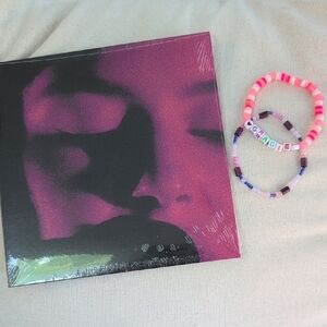 Gracie Abrams That's So True IMPORT 7" Vinyl Bundle With Friendship Bracelets